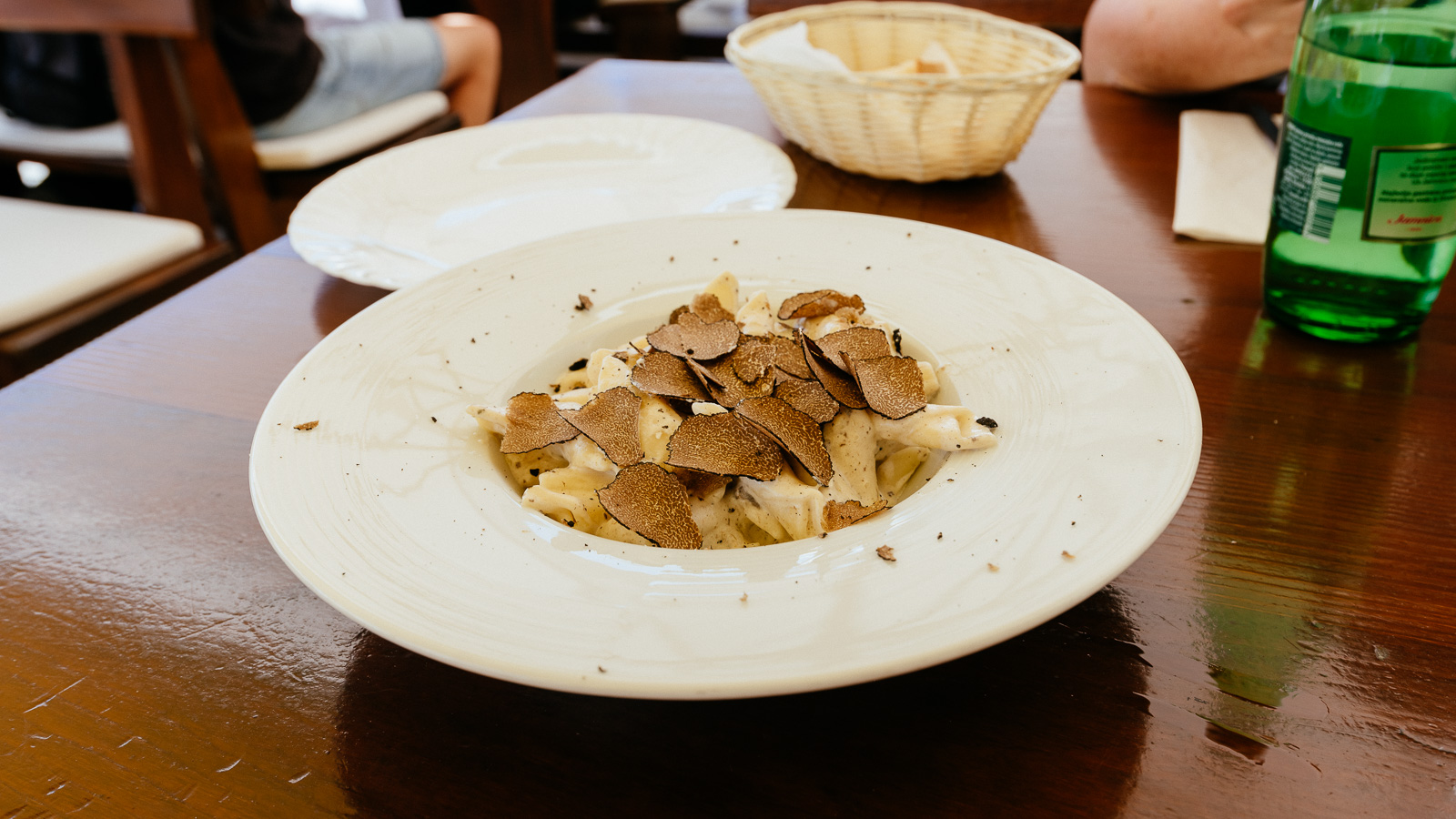 Nudeln mit schwarzem Trüffel